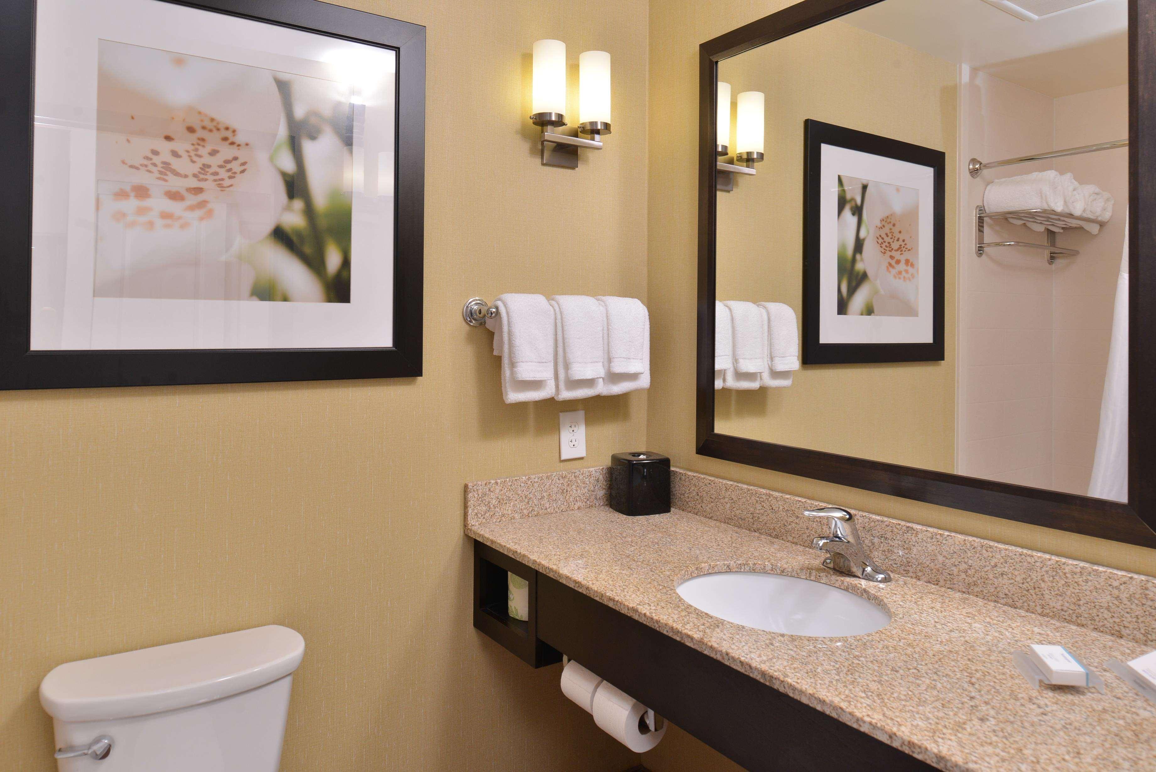 Hilton Garden Inn ווסט צ'סטר מראה חיצוני תמונה