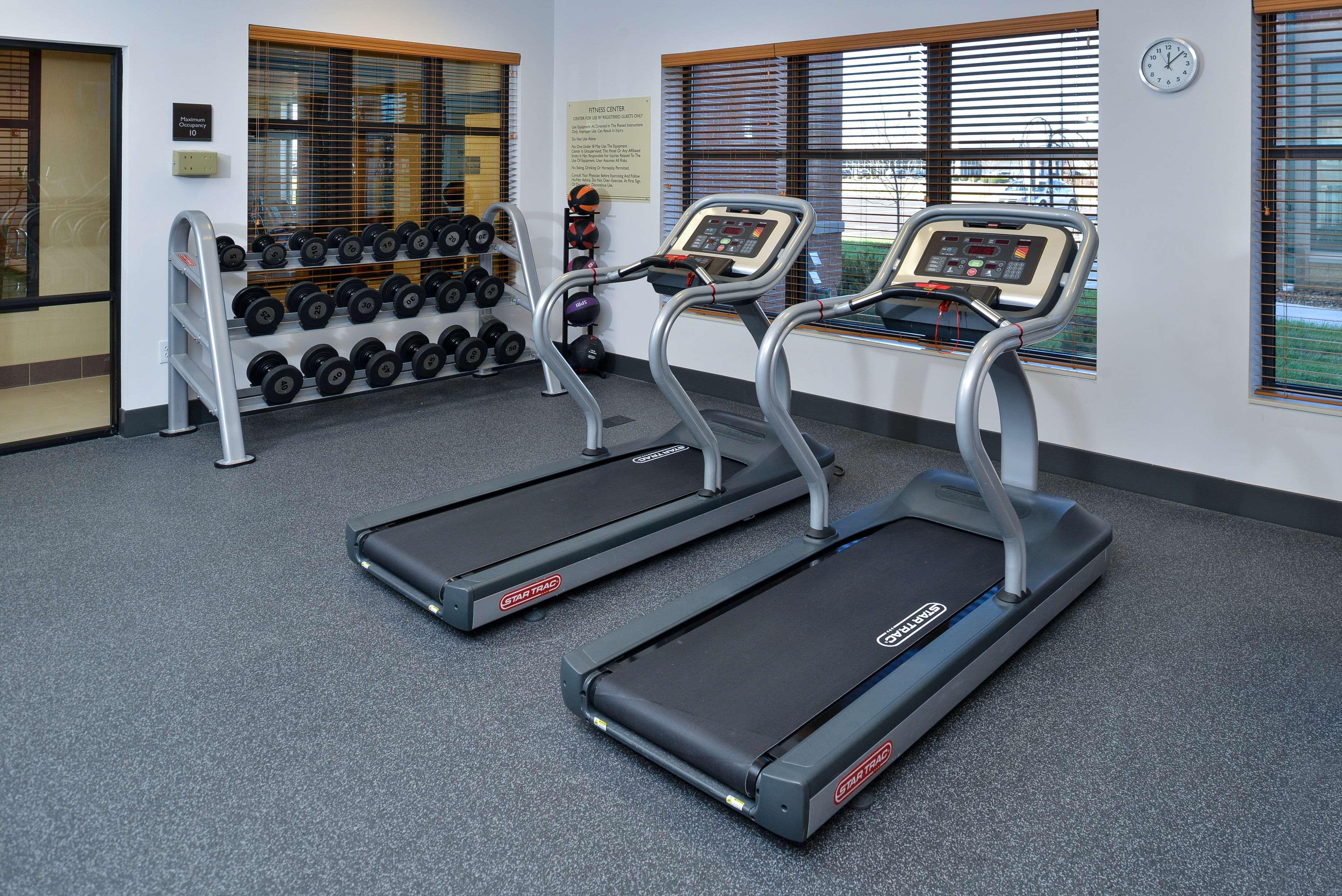 Hilton Garden Inn ווסט צ'סטר מראה חיצוני תמונה