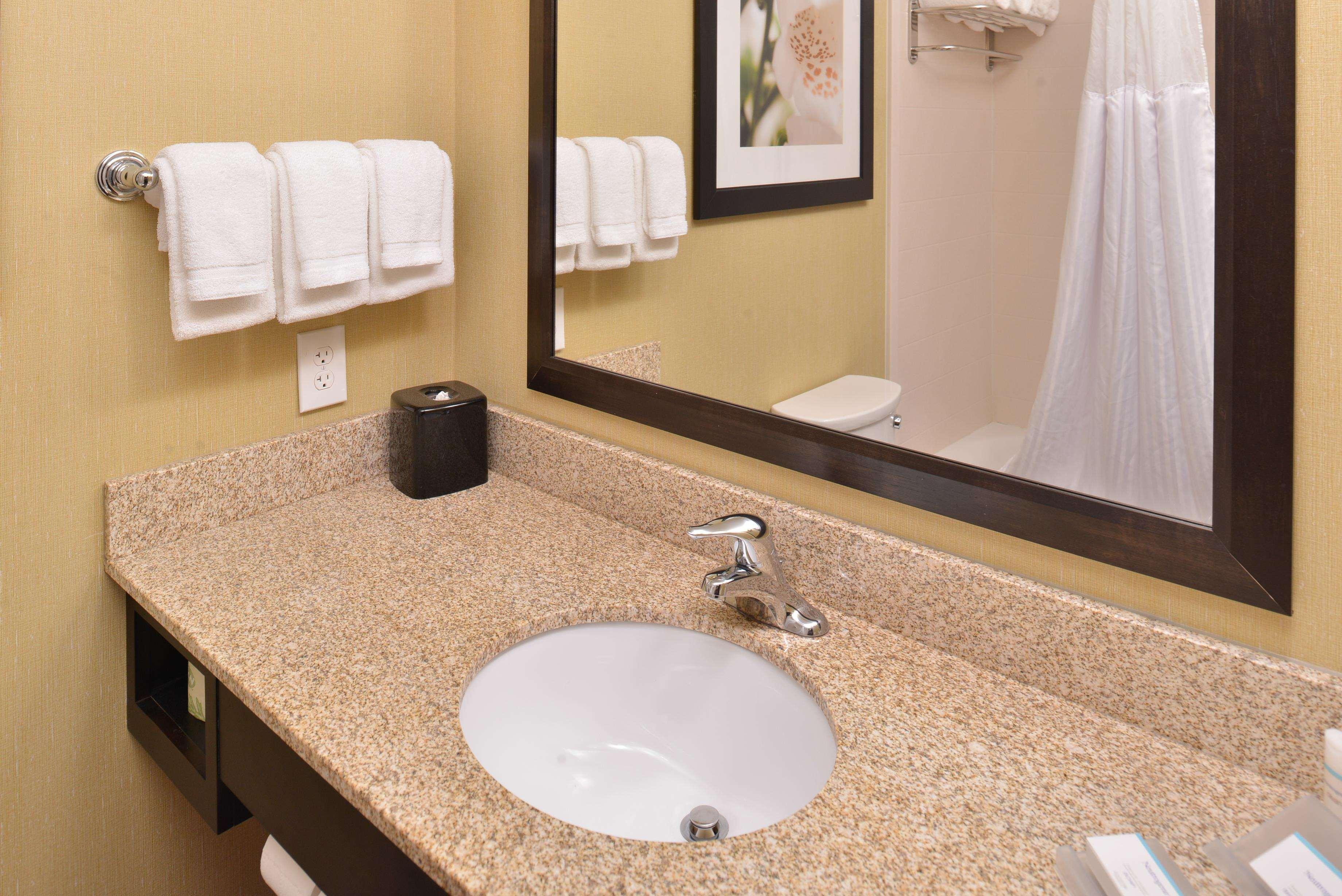 Hilton Garden Inn ווסט צ'סטר מראה חיצוני תמונה