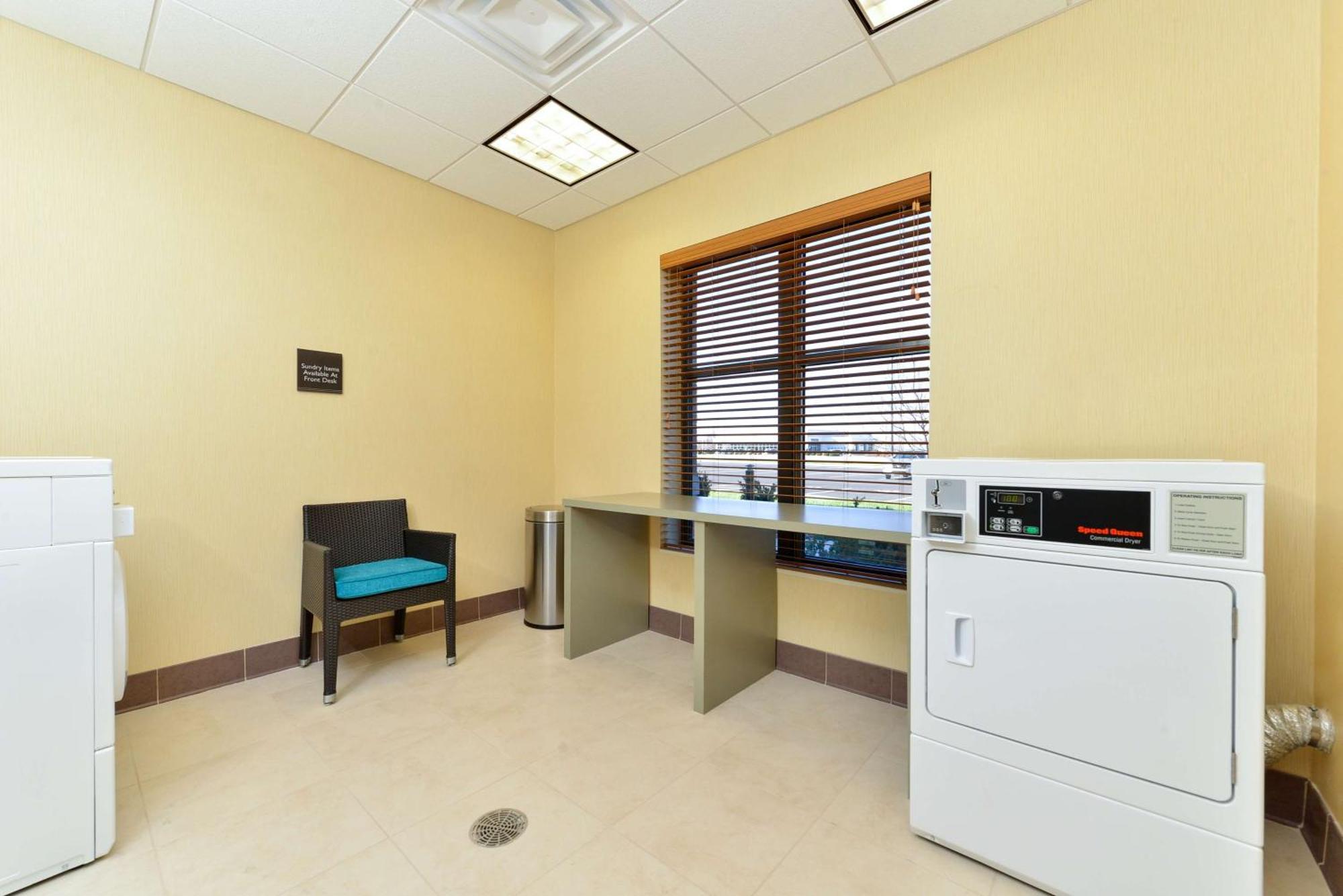 Hilton Garden Inn ווסט צ'סטר מראה חיצוני תמונה