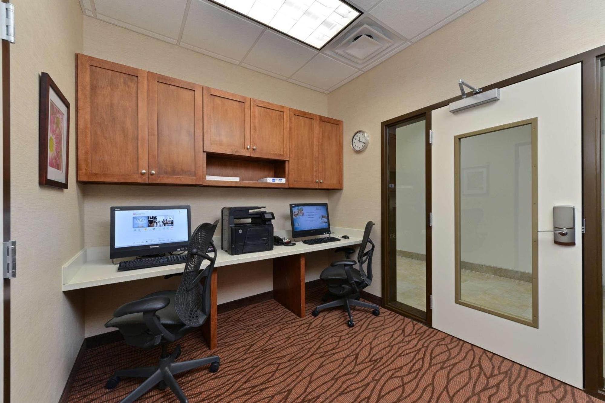 Hilton Garden Inn ווסט צ'סטר מראה חיצוני תמונה