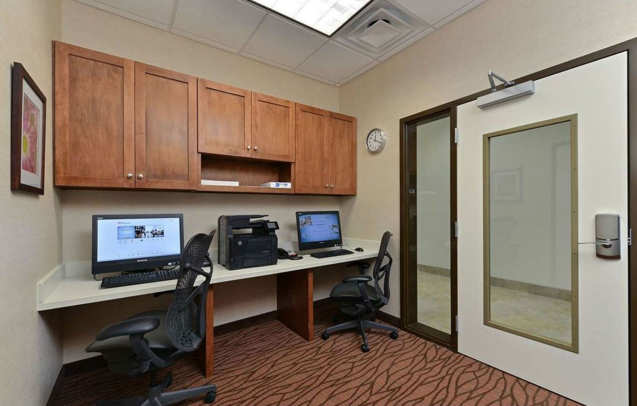 Hilton Garden Inn ווסט צ'סטר מראה חיצוני תמונה